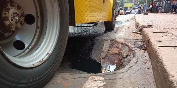 El diluvio aumenta baches en Ciudad del Este, provoca accidentes y daños materiales