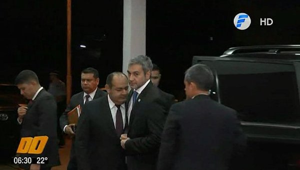 Mario Abdo viaja a la Argentina para conferencia de la ONU y hablar sobre el Mundial – Prensa 5