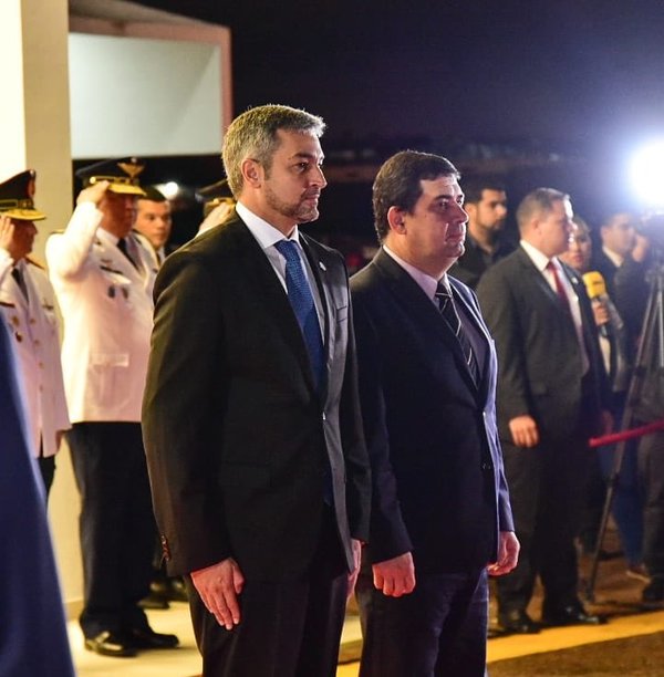 Declaran huésped ilustre a presidente del Paraguay - .::RADIO NACIONAL::.