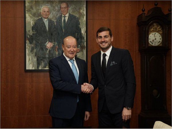 Porto anuncia oficialmente la renovación de Iker Casillas