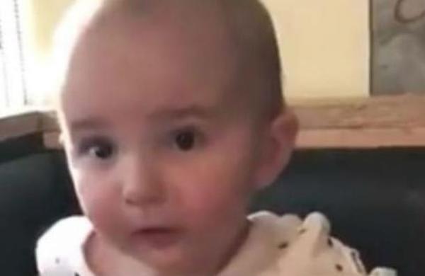 La reacción de un bebé al probar el batido de chocolate por primera vez que arrasa en la web - C9N