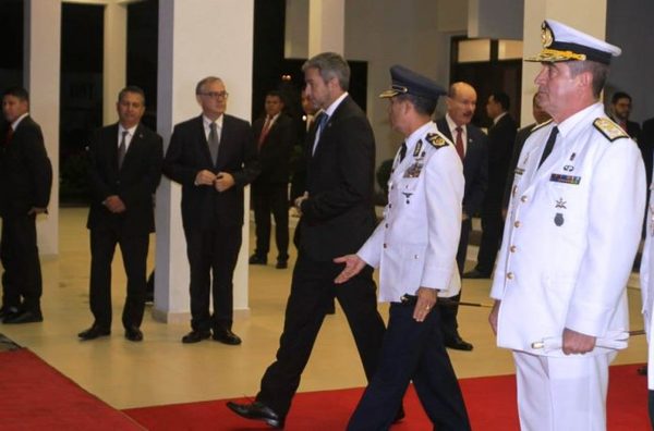Mario Abdo Benítez viajó a Argentina para conferencia de la ONU