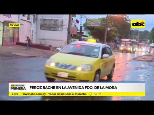 Feroz bache en la avenida Fernando de la Mora - Tv - ABC Color