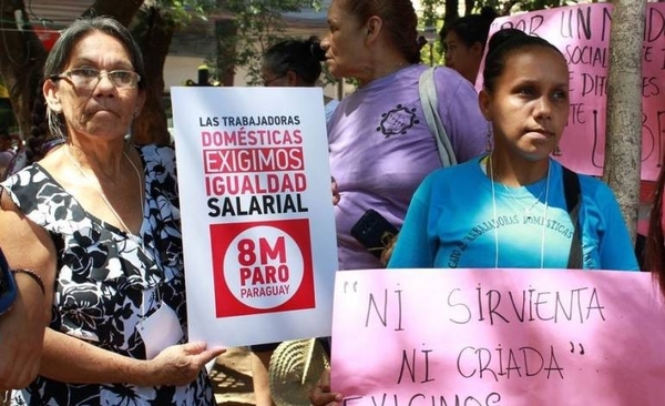 HOY / Aprueban proyecto para que empleadas domésticas cobren 100% del salario mínimo
