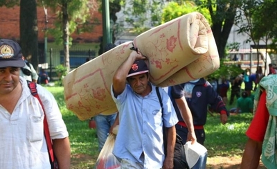 HOY / Campesinos esperan acuerdo para levantar protesta
