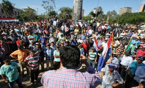 HOY / Campesinos de CNI asumen que ley de emergencia es solo para ellos