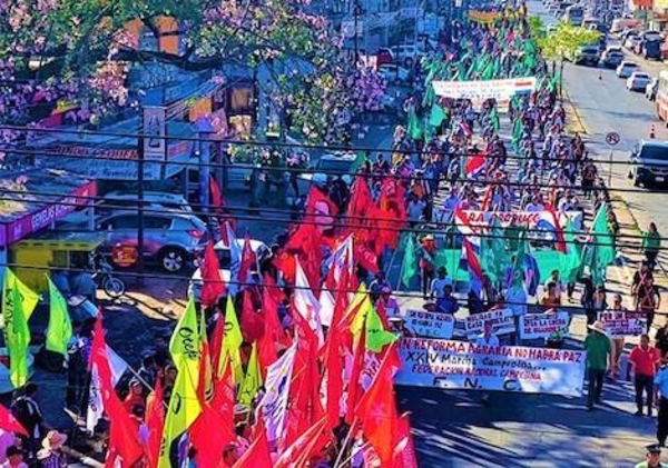 HOY / Campesinos llegan a Asunción para sumarse a otra edición de la marcha campesina