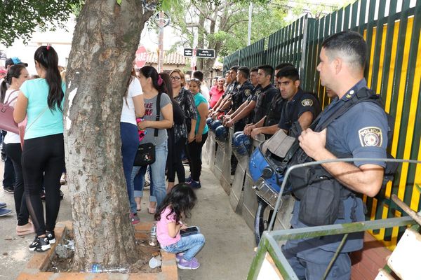 Asamblea extraordinaria del sindicato de funcionarios civiles de la Policía