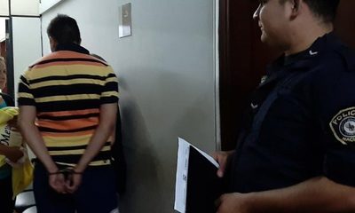 Detienen a hombre con orden de captura pendiente