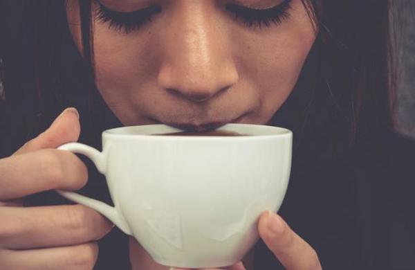 Advierten que tomar té o café muy caliente aumenta el riesgo de cáncer - C9N