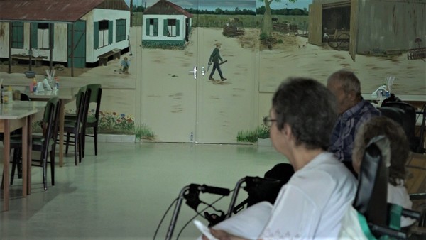 Hogar de Ancianos Fernheim: Con colores y dibujos buscan estimular el bienestar