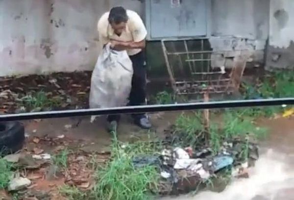 Imputan a un hombre por arrojar basura al raudal