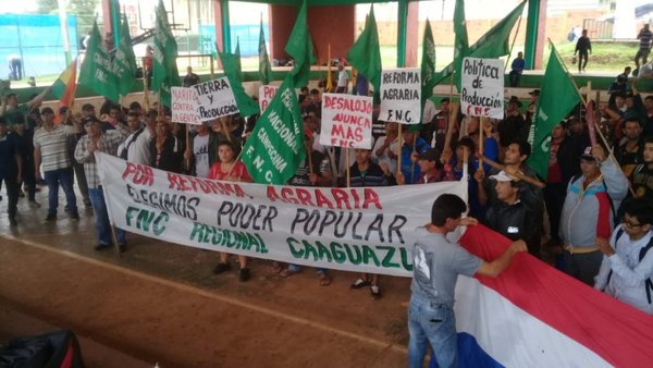 Campesinos de Caaguazú rumbo a Asunción - Nacionales - ABC Color