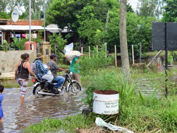 Casi 5.500 familias afectadas por inundaciones