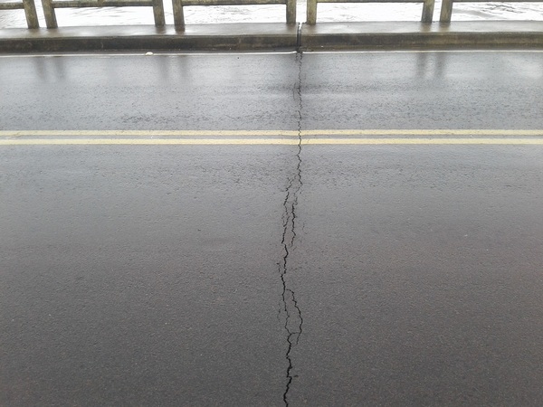 Puente de Paso Horqueta con llamativas grietas