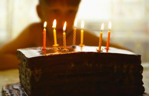 Niña invitó a sus compañeros de colegio a su fiesta de cumpleaños pero ninguno llegó - C9N