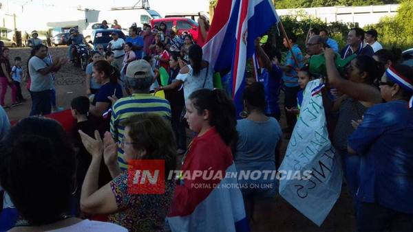 VECINOS DEL Bº CHAIPÉ SE MANIFESTARON SOLICITANDO ASFALTADO
