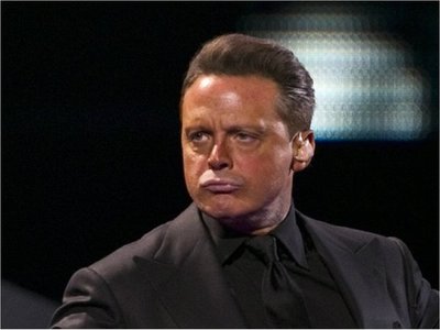 ¿Luis Miguel lanzó un micrófono a sonidista en concierto en Panamá?