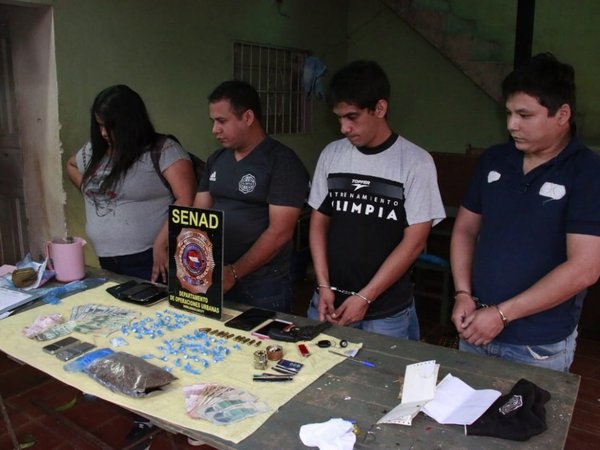 Detienen a hinchas con drogas y un arma en Fernando de la Mora