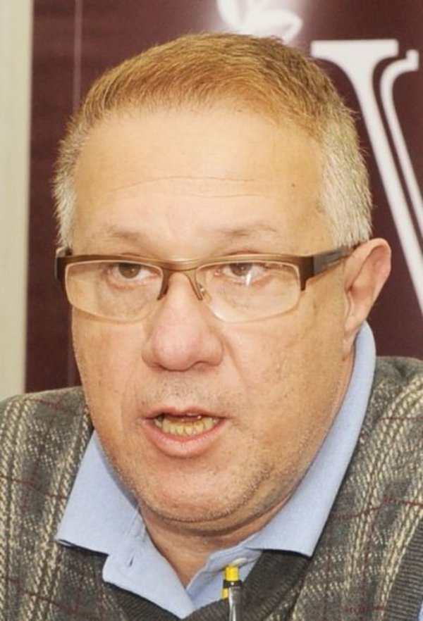 Ferreiro se lava las manos y presenta denuncia contra personas innominadas - Edicion Impresa - ABC Color