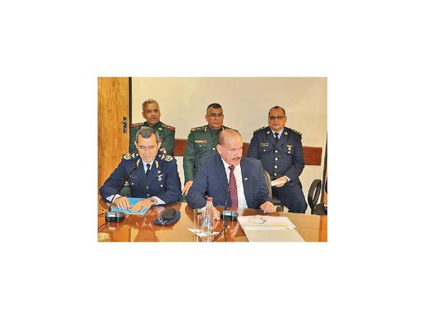 Ascenso de militares en suspenso por cuestionada foja