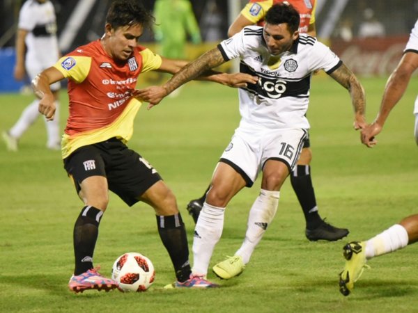 Olimpia salvó el invicto