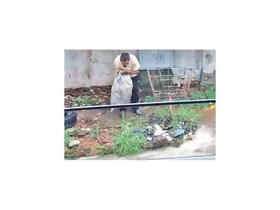 Lo imputan por tirar   basura al raudal