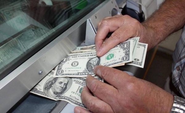 HOY / Dólar rompe nuevo récord y cerró a G. 6.110 en el mercado minorista