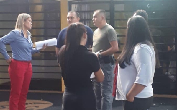 Denuncian a agente policial y reservista de la Marina por privación de libertad y extorsión