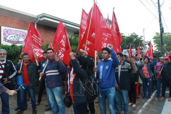Marcha anual de campesinos en busca de la reforma agraria