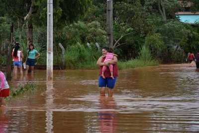 Declaran “estado de emergencia” en CDE ante inundaciones y aprueban gasto hasta G.100 millones