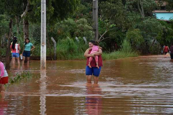 Declaran “estado de emergencia” en CDE ante inundaciones y aprueban gasto hasta G.100 millones