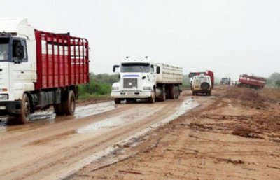 Más de 300 camioneros varados en la Transchaco - Radio 1000 AM