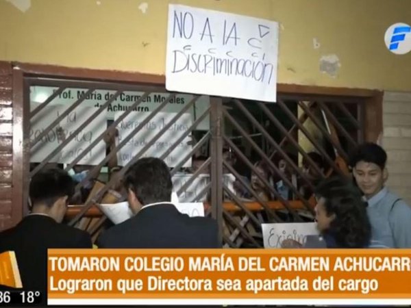 Alumnos denuncian discriminación y logran apartar del cargo a directora