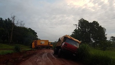 Recolección de basura se dificulta en CDE por mal estado de calle que lleva a vertedero - ADN Paraguayo