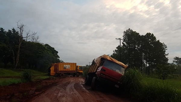 Recolección de basura se dificulta en CDE por mal estado de calle que lleva a vertedero - ADN Paraguayo