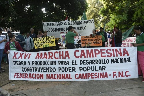 Campesinos marchan en las calles de Asunción - Fotos - ABC Color