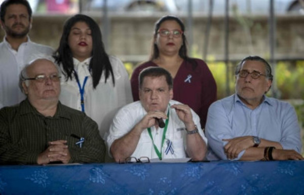Acuerdan liberar a los manifestantes y reformar el sistema electoral - Radio 1000 AM