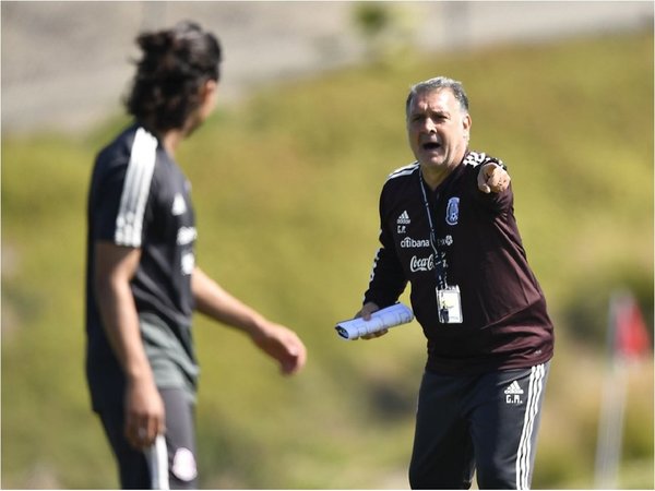 Martino debuta con México ante un Chile que apunta a la Copa América