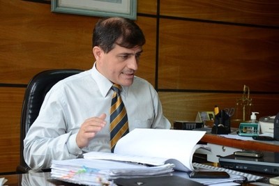 René Fernández sostiene que su cuñada no puede ejercer la defensa de McLeod