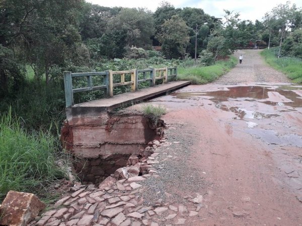 Urgen reparación de puente en Caacupé | Paraguay en Noticias