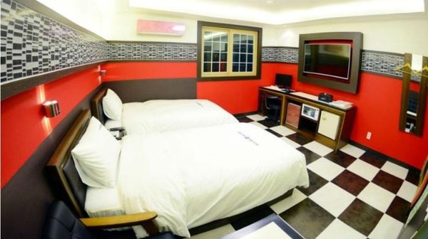 Motel grababa a escondidas a parejitas