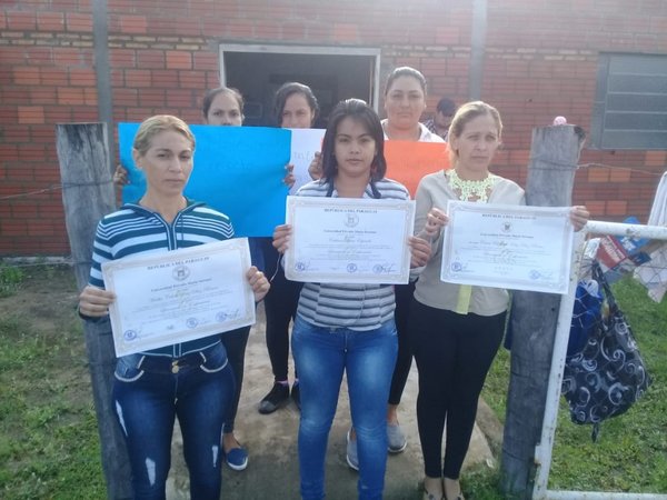 Enfermeras protestan en repudio a la contratación de una profesional