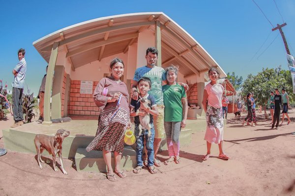 Instituciones trabajarán para proveer viviendas a indígenas | .::Agencia IP::.