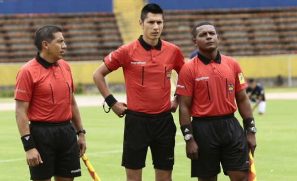 HOY / Juez ecuatoriano en debut albirrojo en el Sudamericano