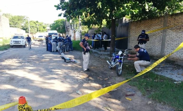 HOY / Ladrones estaban por entregar artículos robados, policía pilla y desata balacera: un muerto