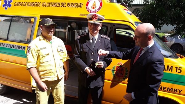 Donan ambulancia a bomberos de Ñemby | Paraguay en Noticias