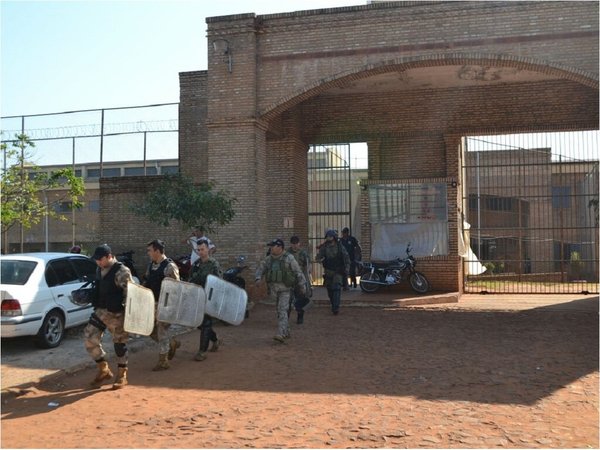 Trasladan a supuestos miembros del PCC tras amenazas a guardias