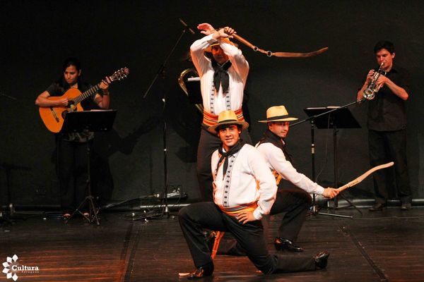 Sube a escena “Gala nacional”