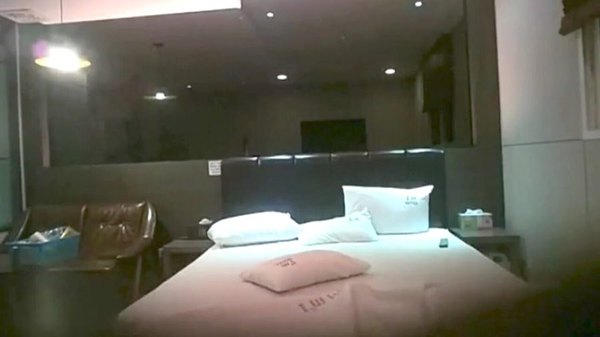 Clientes de moteles eran filmados en plena acción